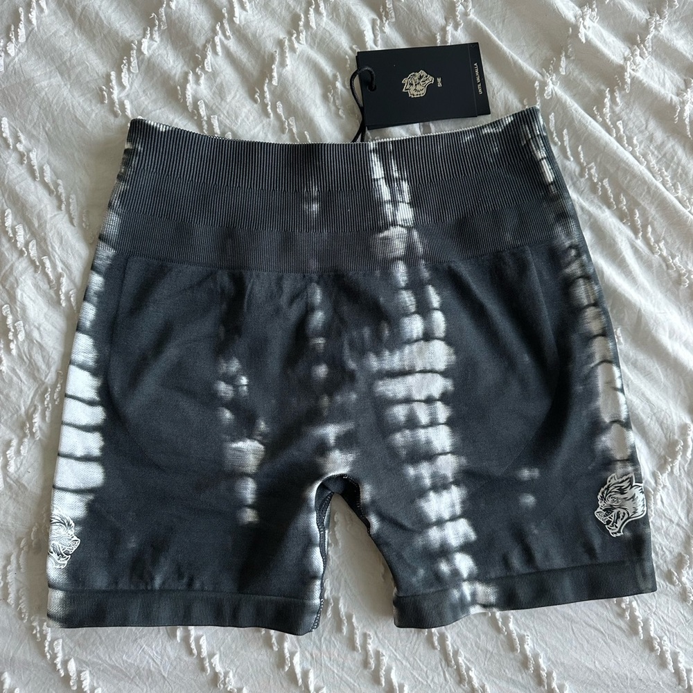NWT Darc Sport Wolf Gray Serpent Seamless Everson Training Shorts